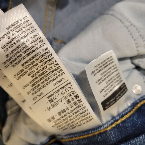 NEW 18W LEVI'S WEDGIE STRAIGHT LEG HIGH RISE BUTTON DENIM JEANS 18 W NWT - Picture 7 of 16